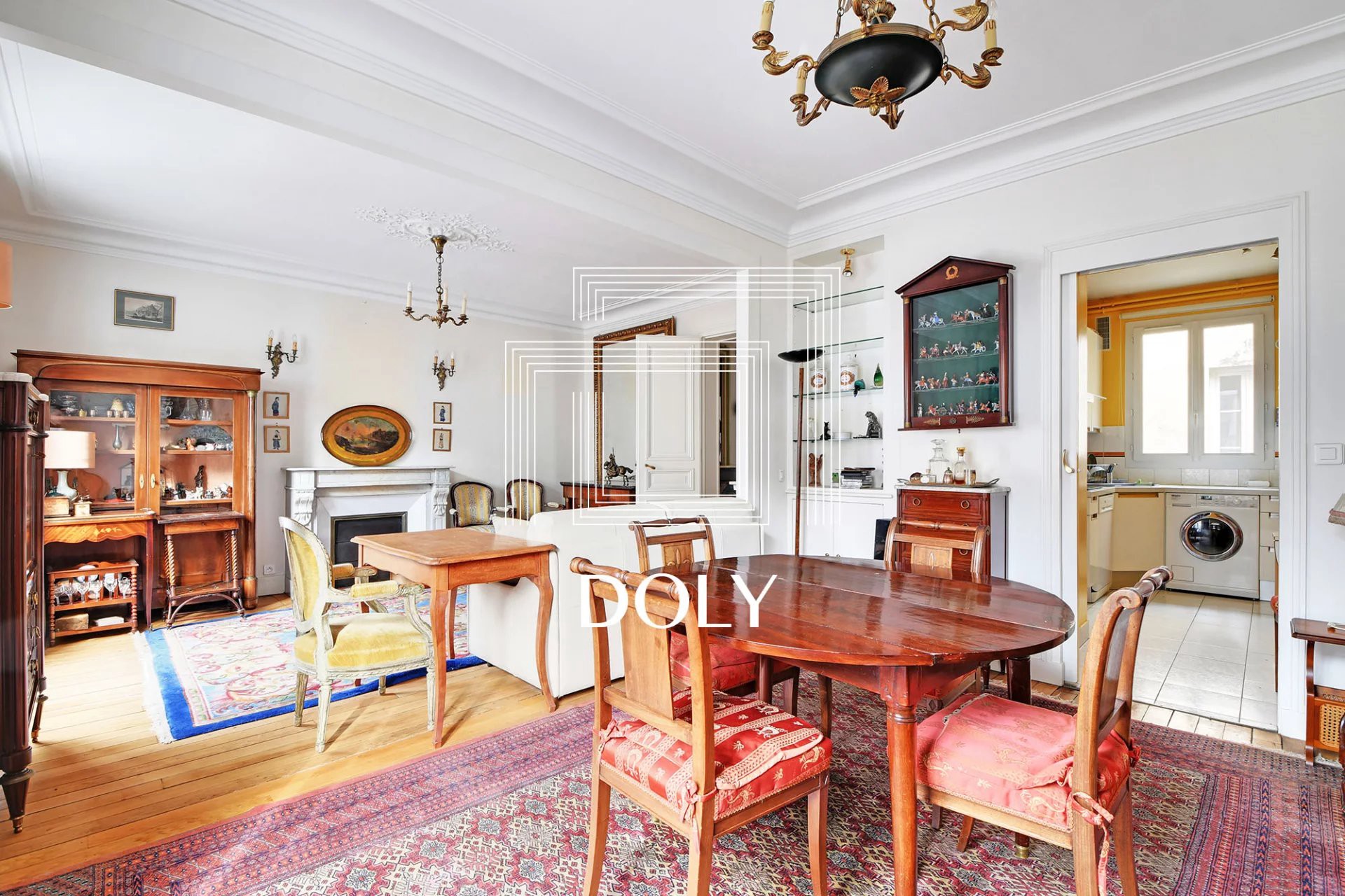 Appartement trois pièces avec balcon à Courcelles - Vue imprenable sur l'espace de vie, avec salle à manger et salon. Finitions modernes et élégantes, mobilier et parquet traditionnels en bois !